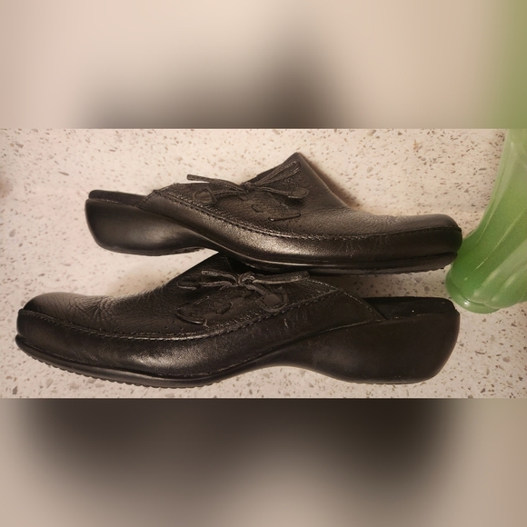 Eurostep "Demure"  Black Leather Slip Ons Mules Sz 6.5 - Picture 6 of 7